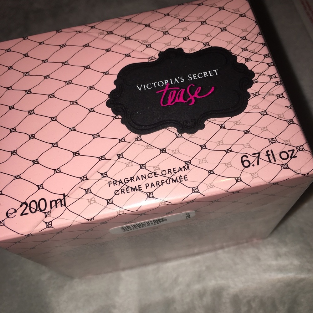 Victoria’s Secret Luminous Tease Fragrance Cream
